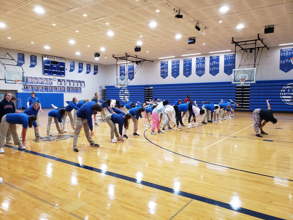 chatardSU's tweet photo. Our favorite #BHM celebration is always the West African dance workshop with Ronne Stone! The addition of drummers brought a fantastic energy to the workshop this year, and we had a great crowd. Thank you to all whole joined us! @Arts4LearningIN https://t.co/qYUFzrM3Np