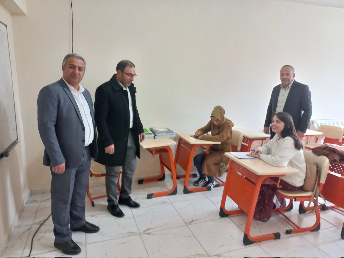 siirthem56's tweet photo. Siirt Halk Eğitimi Merkezi:
#Engelsizegitim merkezi. 

Bugün "Braille Alfabesi" ile yaptigimiz okuma yazma seviye belirleme sınavında başarılı olan kursiyerimizi tebrik ediyoruz.
@tcmeb
@ZekineDayolu 
@mebhbogm 
@dnzdp1979 
@mem_siirt 
@m_saracbatur 
@GULHANGUZEL 
@TutcanUgur https://t.co/gbgKfhl1A9
