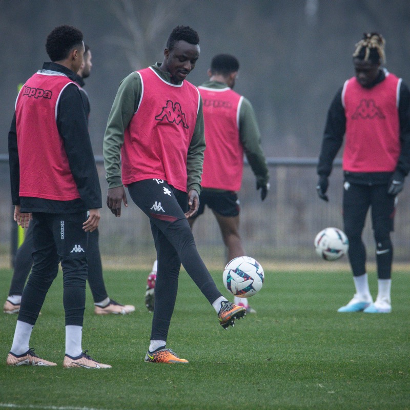 FCMetz's tweet photo. #FCMNO [ ℙ𝕣𝕠 ]

🏋️‍♂️ 𝐉-𝟐 𝐚𝐯𝐚𝐧𝐭 𝐥𝐚 𝐫𝐞́𝐜𝐞𝐩𝐭𝐢𝐨𝐧 𝐝𝐞 @nimesolympique.
