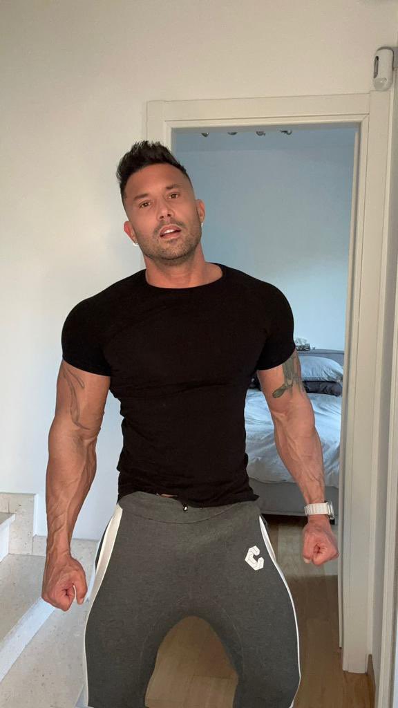 Franco Emanuel on Twitter: "RT @MaryRob16599441: RT if we should skip the gym and do a third leg