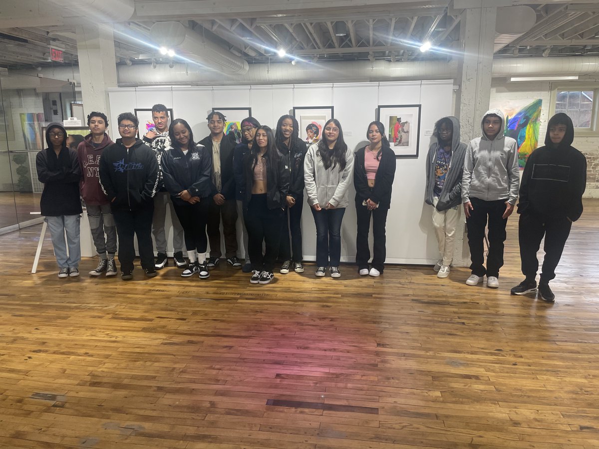 mymcpsva's tweet photo. Dr. Wallace’s African American History class from 
@OneOsbourn visited the @VaARTfactory yesterday to view @LoryIvey's “Stories That End in Freedom,” which explores themes of Black &amp; Indigenous American perseverance, resilience &amp; healing. #blackhistorymonth #oneosbourn https://t.co/DXkMHd91Pl