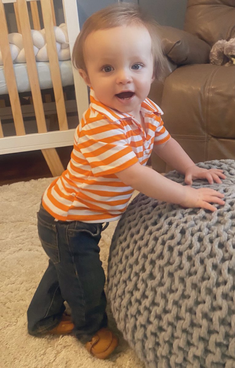 Ashley_H_Knight's tweet photo. TN polo and boat shoes on a baby 😍
#BabyVol https://t.co/D68YILTGRH
