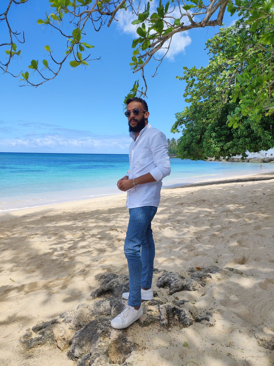 ricardo_acosta6's tweet photo. Última foto en la playa de Los Mino. Hermosa playa, llena de mucha gente buena onda. 🏝️♥️🤙
#Transitando https://t.co/mPtYETJPWb
