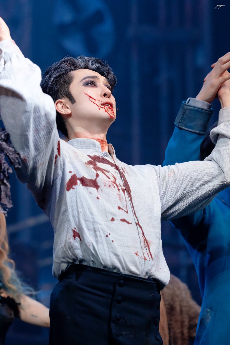 230223 스위니토드 커튼콜
스위니토드 #강필석

얼천이발사..🩸🔥