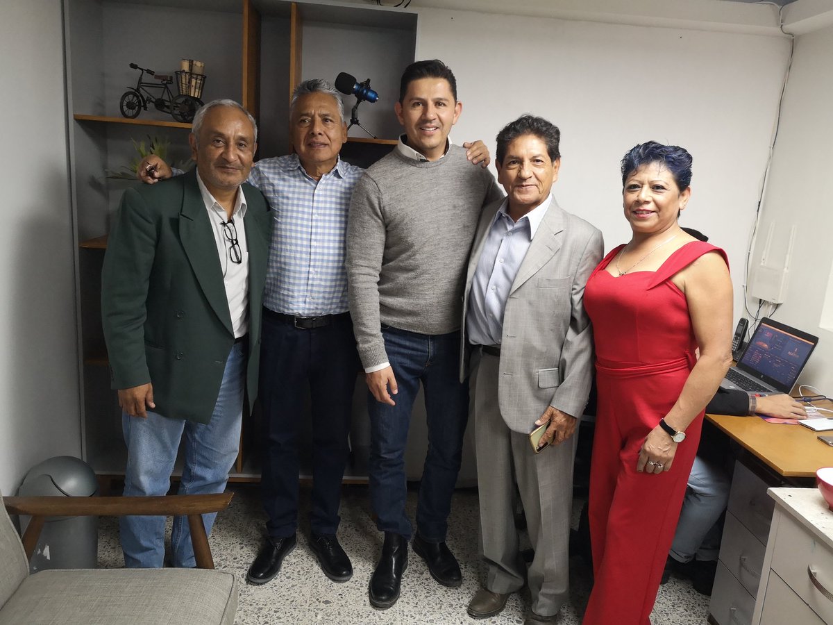SebHOrozco's tweet photo. Gracias Alberto, Rufino e Isidoro por el espacio y dejarnos platicar los proyectos del PRI Puebla Capital con su audiencia de   @BeatBoxTVradio https://t.co/FmZiS37LkB