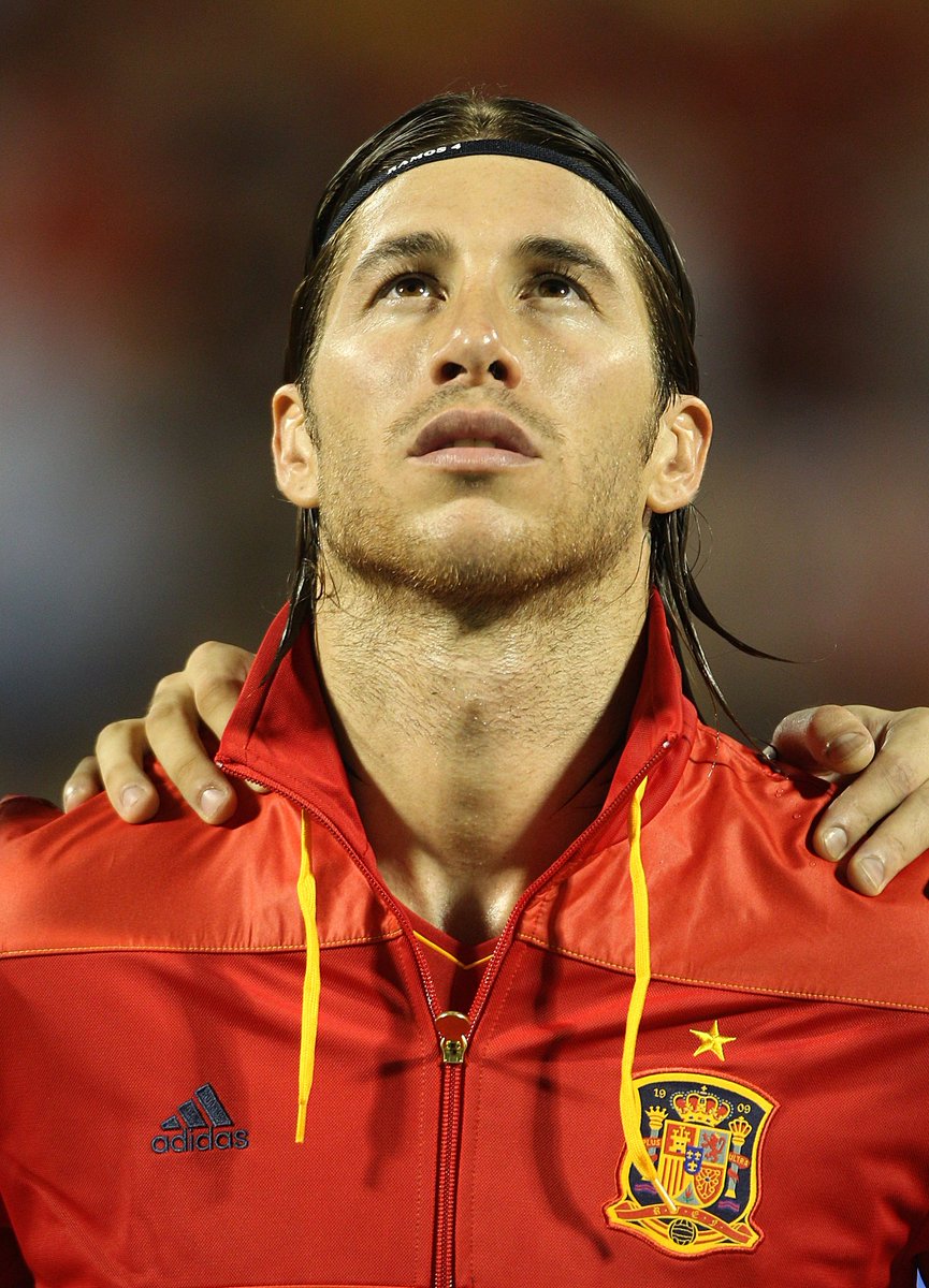 🚨 𝗢𝗙𝗙𝗜𝗖𝗜𝗔𝗟: Sergio Ramos has announced his retirement from international football with Spain:

🇪🇸 Caps: 180
⚽ Goals: 23
🏆 World Cup: 2010
🏆 EUROs: 2008, 2012

✅ Most capped player in Spain history
✅ Highest scoring defender in international history