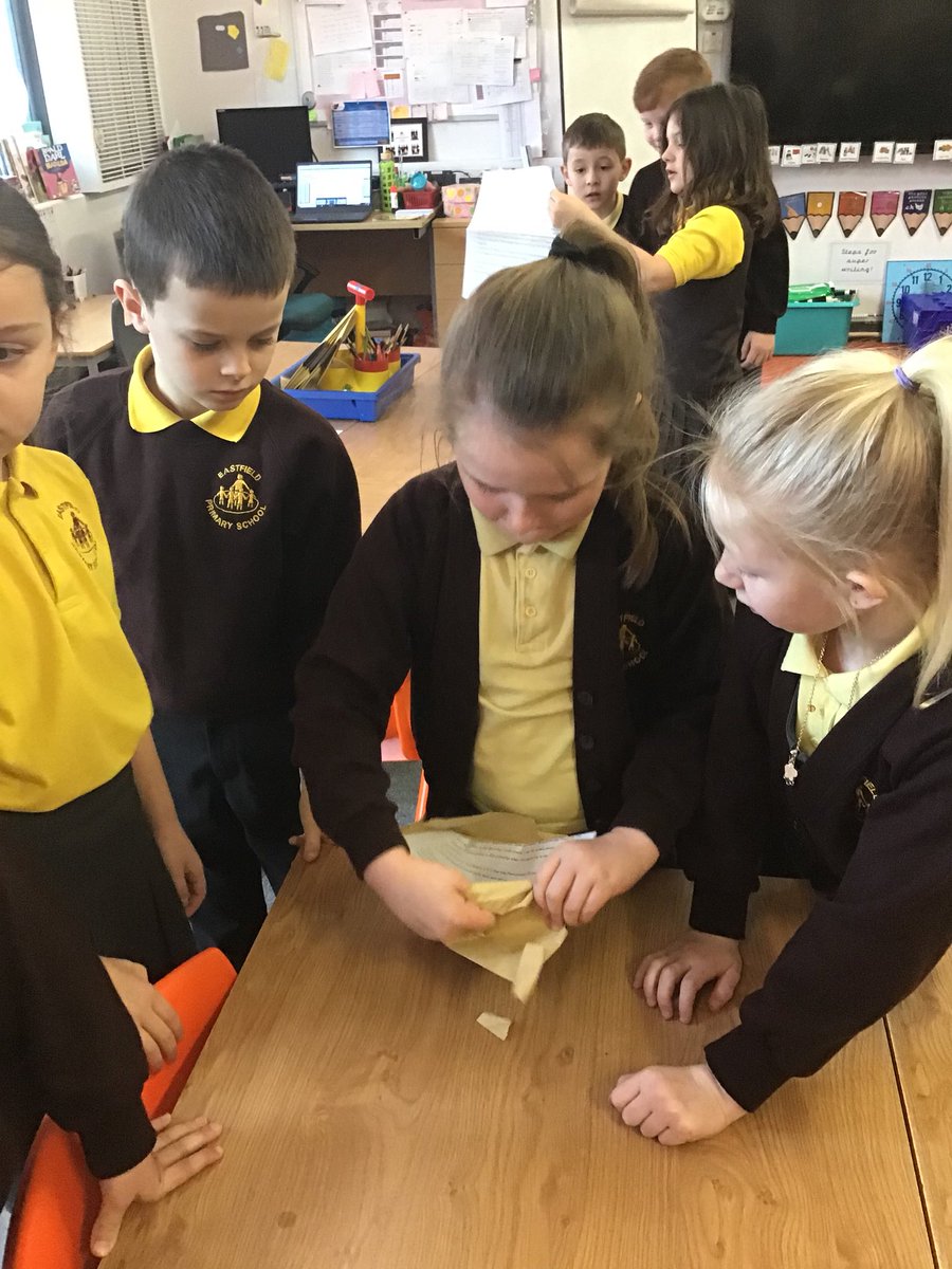 EastfieldPSHull's tweet photo. #2HL were very excited to receive a letter from Paddington this week! We’re now learning all about letters so that we can write a reply to Paddington 😀. We have been looking at different types of letters and have been extending our knowledge of punctuation too. ✍🏿 #epsenglish https://t.co/moIDtff1BR