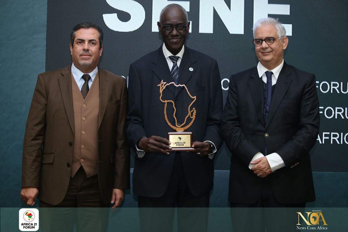 #Africa21Forum l Remise du Prix d'Honneur à M. Abdoulay Sene, Secrétaire exécutif du 9ème Forum mondial de l'eau.
En partenariat avec : <a href="/Equipement_Eau/">Ministère de l'Equipement et de l'Eau</a>, <a href="/tamwilcom_maroc/">TAMWILCOM</a>,  Qair Maroc, LYDEC, IRESEN, ASMEX, <a href="/Cacs_Africa/">Chambre Africaine du Commerce et des Services</a>, <a href="/AhkMarokko/">AHK Marokko</a>, FENAGRI et <a href="/FENELEC_MAROC/">FENELEC</a> .
<a href="/OmarDahbi/">Omar Dahbi</a>