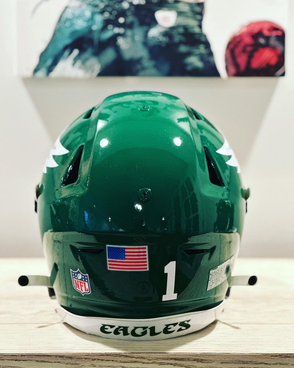 Sneak peek of the #Eagles Kelly Green helmets for next season? 👀🔥🦅 (Custom design from: @templids)