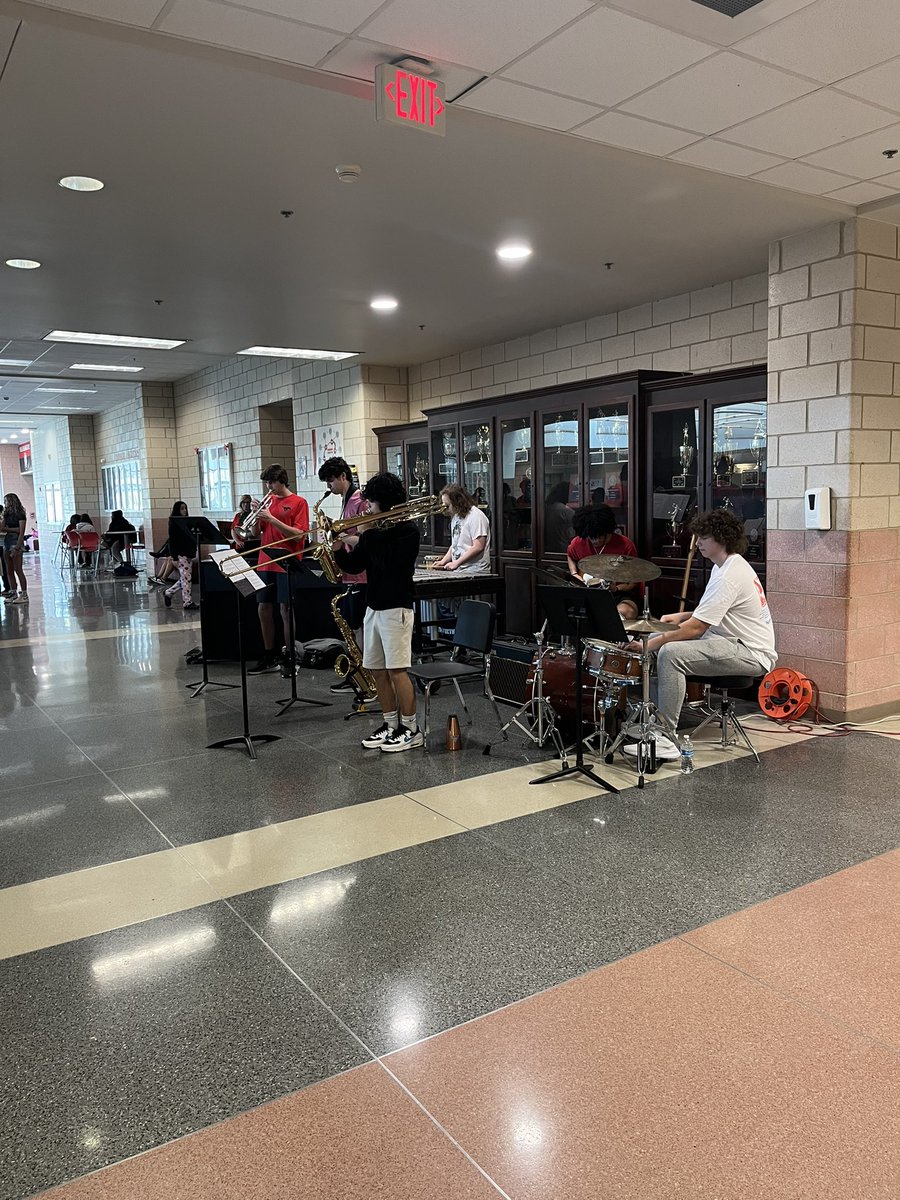 Laura Megronigle tweet media