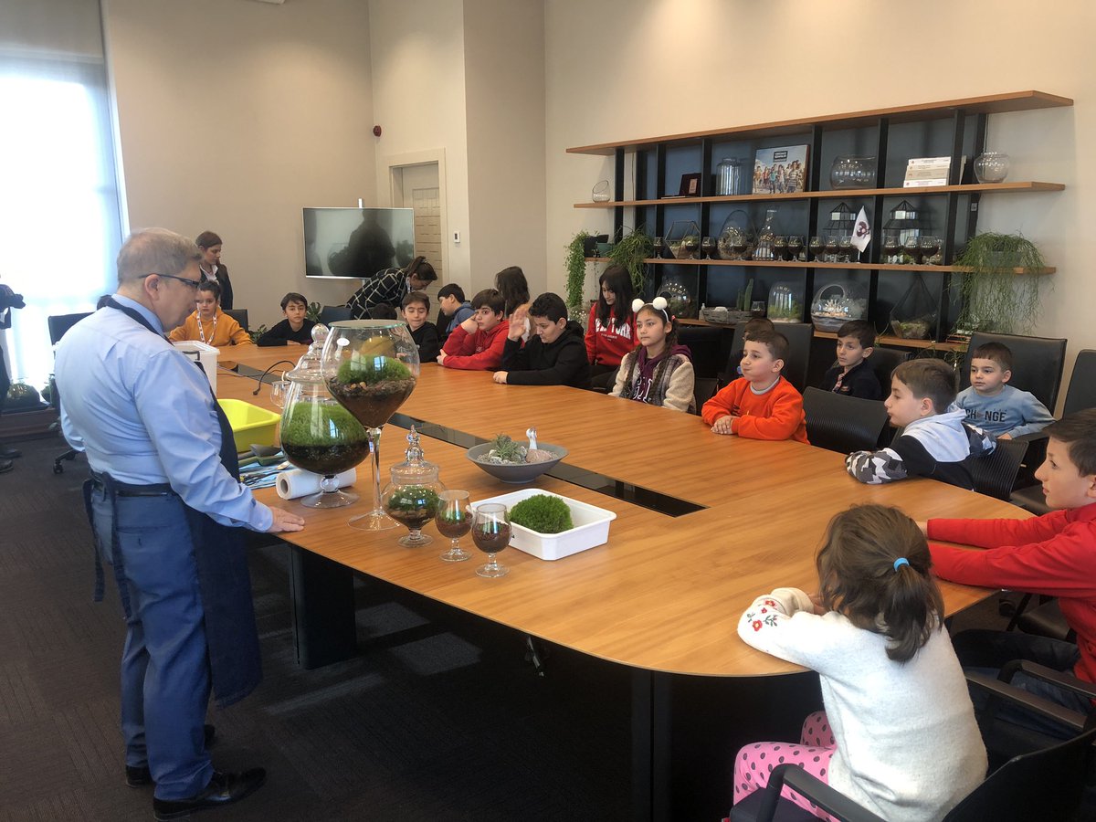Deprem bölgesinden gelen, Esenboğa Çubuk Kız Yurdunda ağırladığımız gençlerimiz ve aileleri👨‍👩‍👦‍👦 ile bugün Cumhurbaşkanımızın başdanışmanlarından Sn. İlnur Çevik’in misafiri olduk.
Teraryum🪴 yapım etkinliği ve misafirperverliği için sayın danışmanımıza teşekkür ediyoruz😊🙏