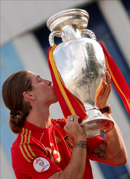 tjcope's tweet photo. ⭐️@SergioRamos 

🇪🇸 HISTORIA DE FÚTBOL ESPAÑOL

🌍HISTORIA DEL FÚTBOL MUNDIAL

#LeyendaRamos https://t.co/fr0gZaBWhk