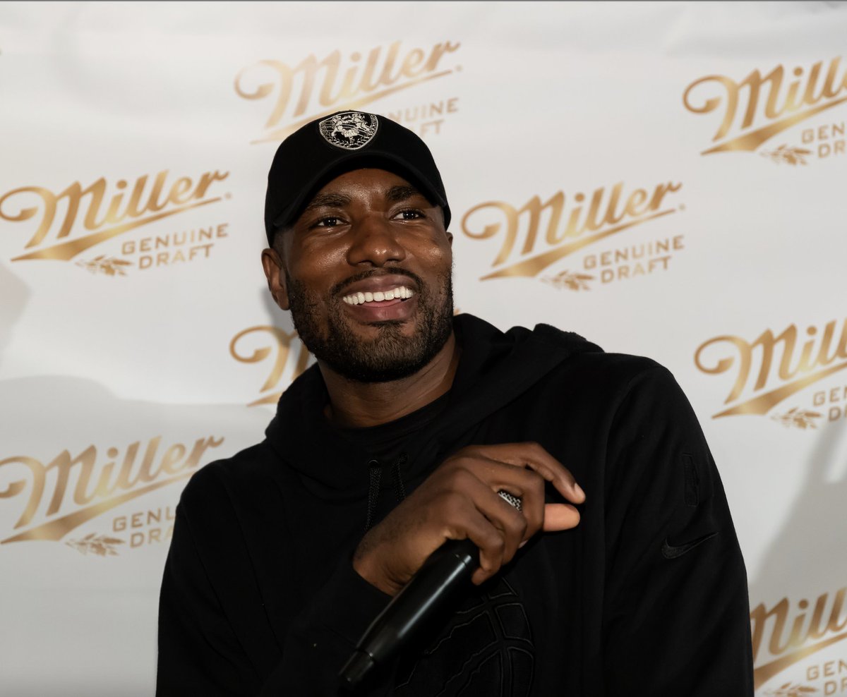 Le joueur étoile de la NBA Serge Ibaka présent pour un 5 à 7 Miller Draft produit par Bite Size! ! 🏀

Remembering a special 5 à 7 we produced starring none other than NBA superstar Serge Ibaka for Miller Draft! 🏀

#ThrowbackThursday #WeTheNorth #NBA