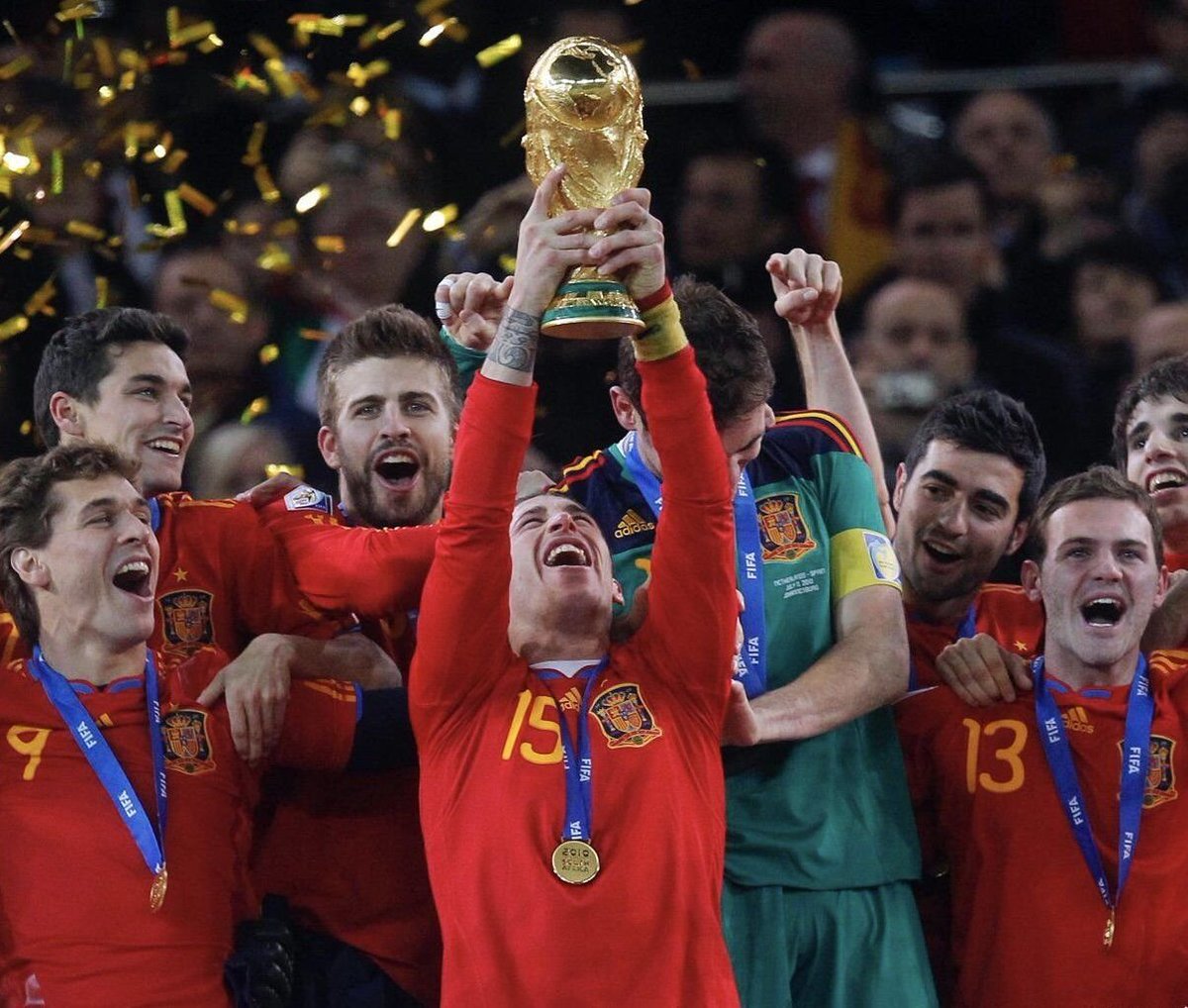 tjcope's tweet photo. ⭐️@SergioRamos 

🇪🇸 HISTORIA DE FÚTBOL ESPAÑOL

🌍HISTORIA DEL FÚTBOL MUNDIAL

#LeyendaRamos https://t.co/fr0gZaBWhk