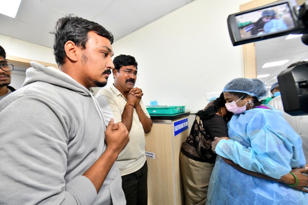 DrTamilisai4BJP's tweet photo. Visited NIMS hospital in #Hyderabad and inquired about the health condition of the medical Student from KMC,#Warangal.

It is painfull to see a PG medico in critical care unit .Consoled her family members &amp; interacted with ICU Drs. 
(1/2) https://t.co/8dS8HOxlAH