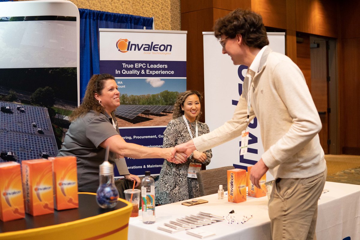 invaleonsolar's tweet photo. Enjoying our time here at #REPlusNE ☀️ https://t.co/pTr4PW3qiE
