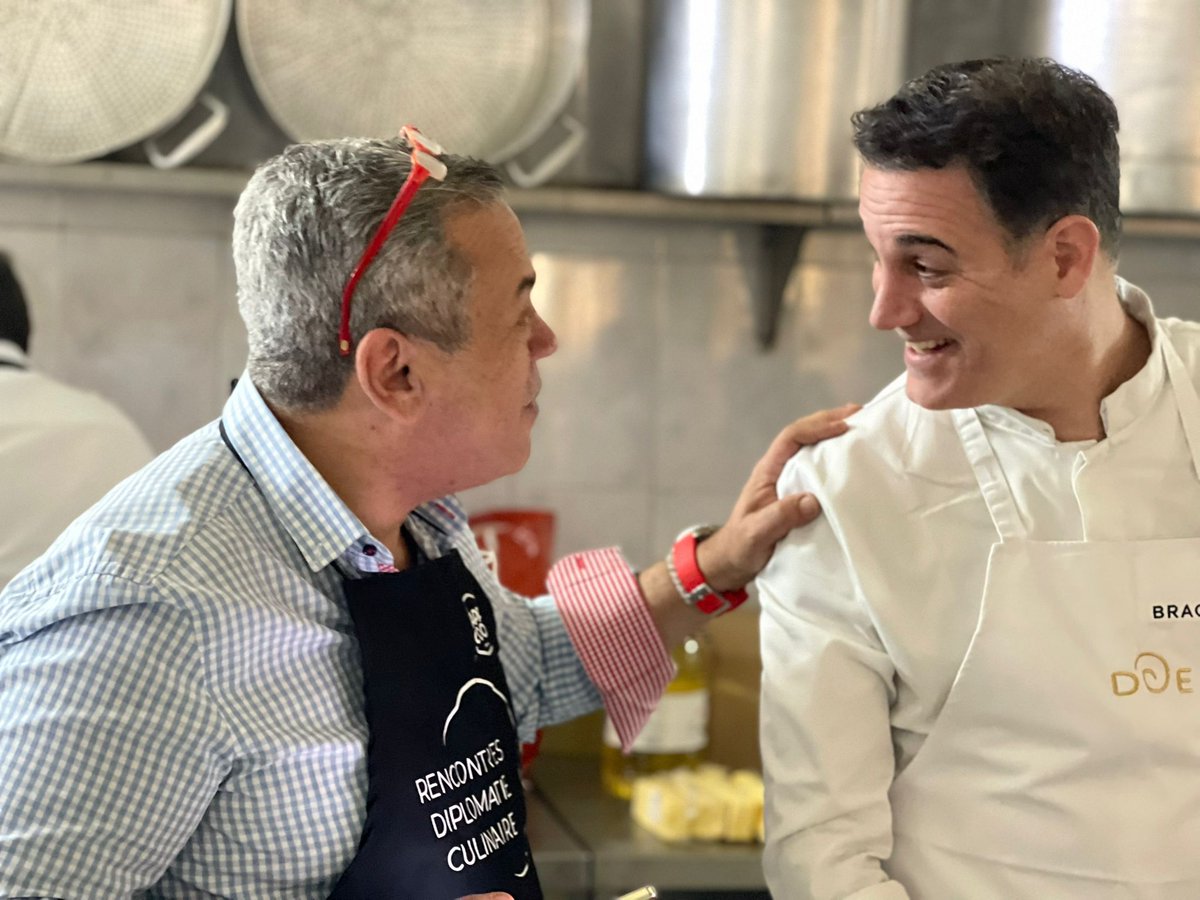 RencontresDC's tweet photo. Retour en images sur notre atelier culinaire à la maison de l’orphelinat, à Fès, au Maroc. Un moment d'échange et de partage, animé par nos 3 chefs partenaires, chef Gerard Sallé, chef Gabi Shafir et le chef Kimo https://t.co/PNssrVpKtg