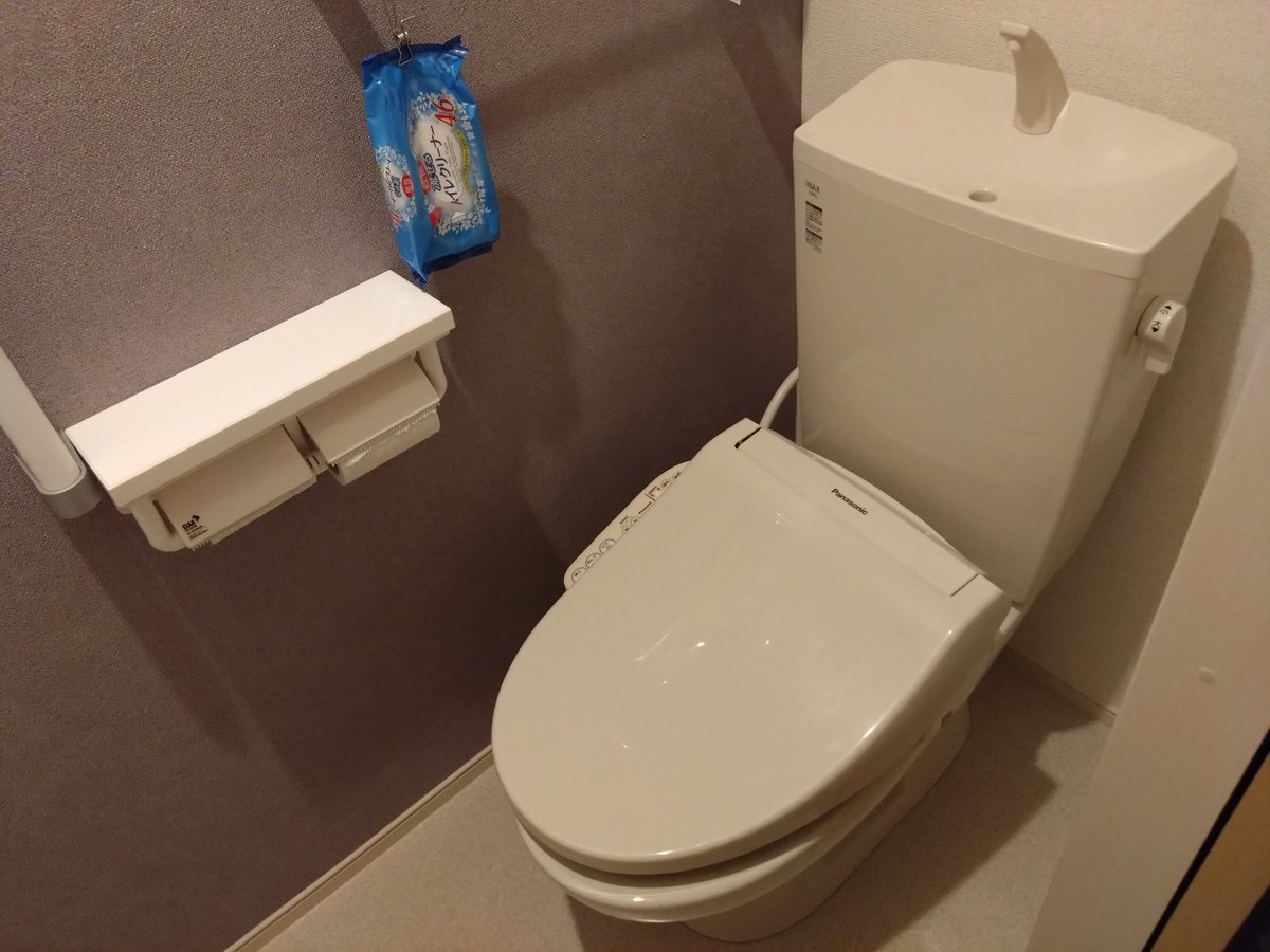 kinkankinkanext's tweet photo. 掃除は便所から。
ピカピカ。
タオルのたたみ方まで自己流にしたら男は離れないぞ。
それが本当のフェミ。
女らしくあることで対等以上の存在になれば主張するまでもないわ。 https://t.co/u0pv7fdbFd