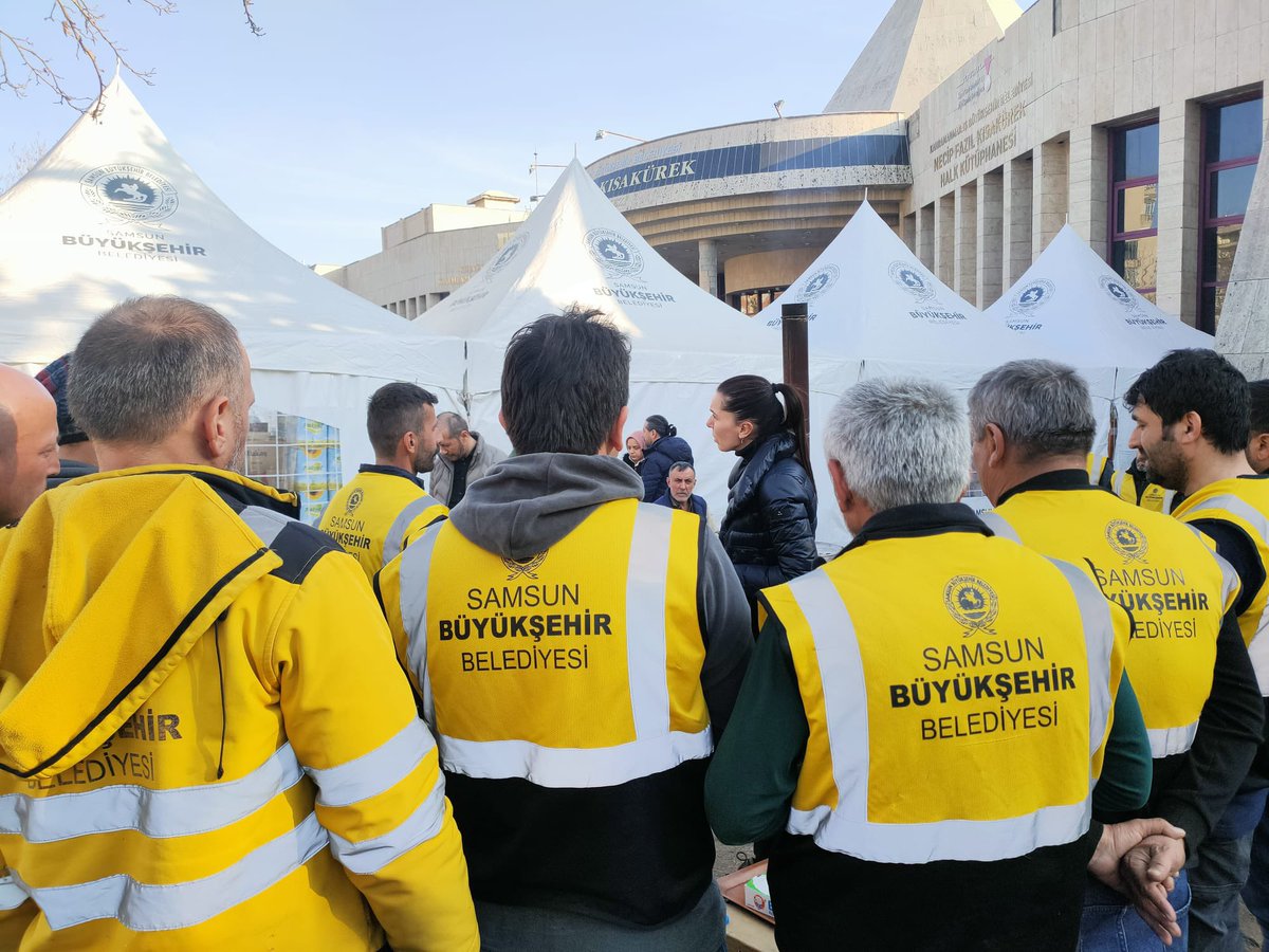 Kahramanmaraş’ta Samsun Valimiz Sn. <a href="/zulkifdagli/">Doç. Dr. Zülkif Dağlı</a> ile Samsun Valiliğimiz ekipleri, TÜGVA Yüksek İstişare Kurulu Üyesi Sayın Bilal Erdoğan ve ihtiyaç duyulan her alanda “ben de varım” diyen <a href="/samsunbsb/">Samsun Büyükşehir Belediyesi</a> Büyükşehir Belediyemizin emektar görevlileriyle ile birlikte bir aradaydık.