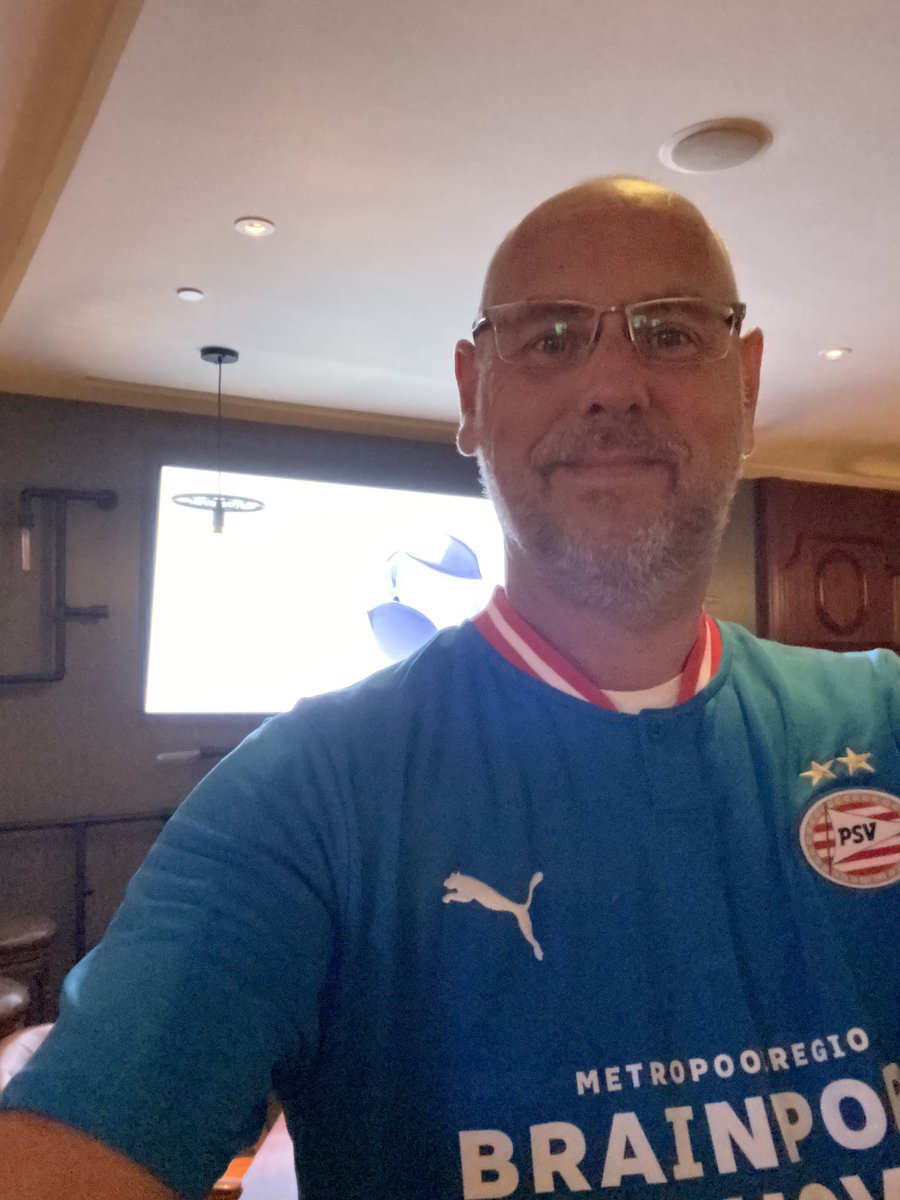 jwfgroenen's tweet photo. #PSVSevillaFC vanuit een sportbar in Dubai #forzapsv #eendrachtmaaktmacht @PSV @PSVBusiness https://t.co/Zf5yjWaHzM