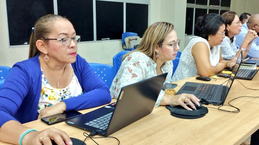 EducacionZ8_Ec's tweet photo. Con la participación de asesores y auditores educativos de @EducacionZ8_Ec, por segundo día, se desarrolla el taller de implementación de herramientas de la gestión escolar Colmena, que tiene como fin fortalecer la dirección de instituciones educativas. 

#ColmenaEducativa https://t.co/b5PhlTQy1m