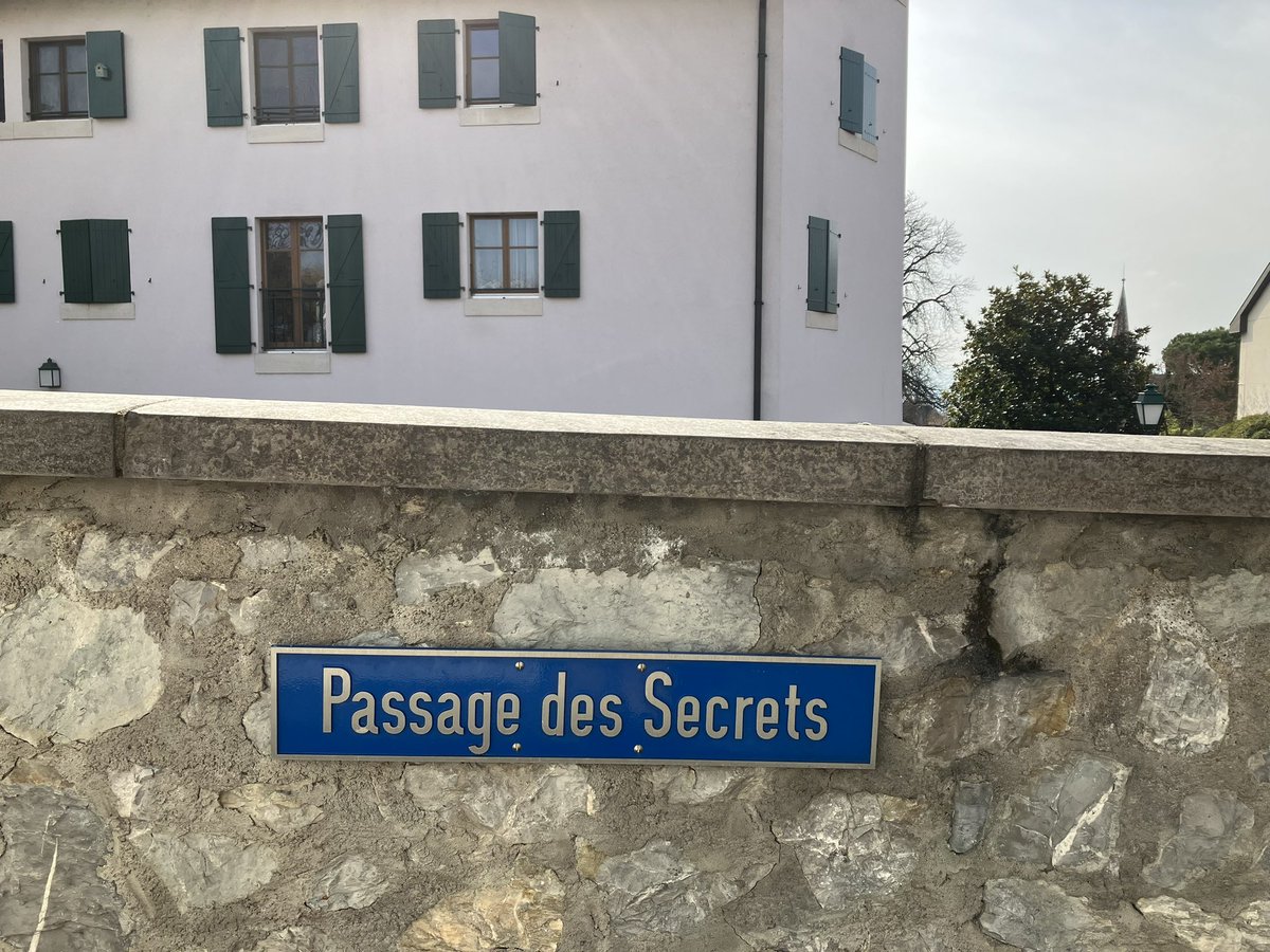 GmurHelen's tweet image. Total vergessen wie schön 🤩😎#Cologny #Genf ist. 🇨🇭
Vor allem #freundlich. 
Auf der #Strasse am #Parkplatz #überall ein #freundliches #BONJOUR