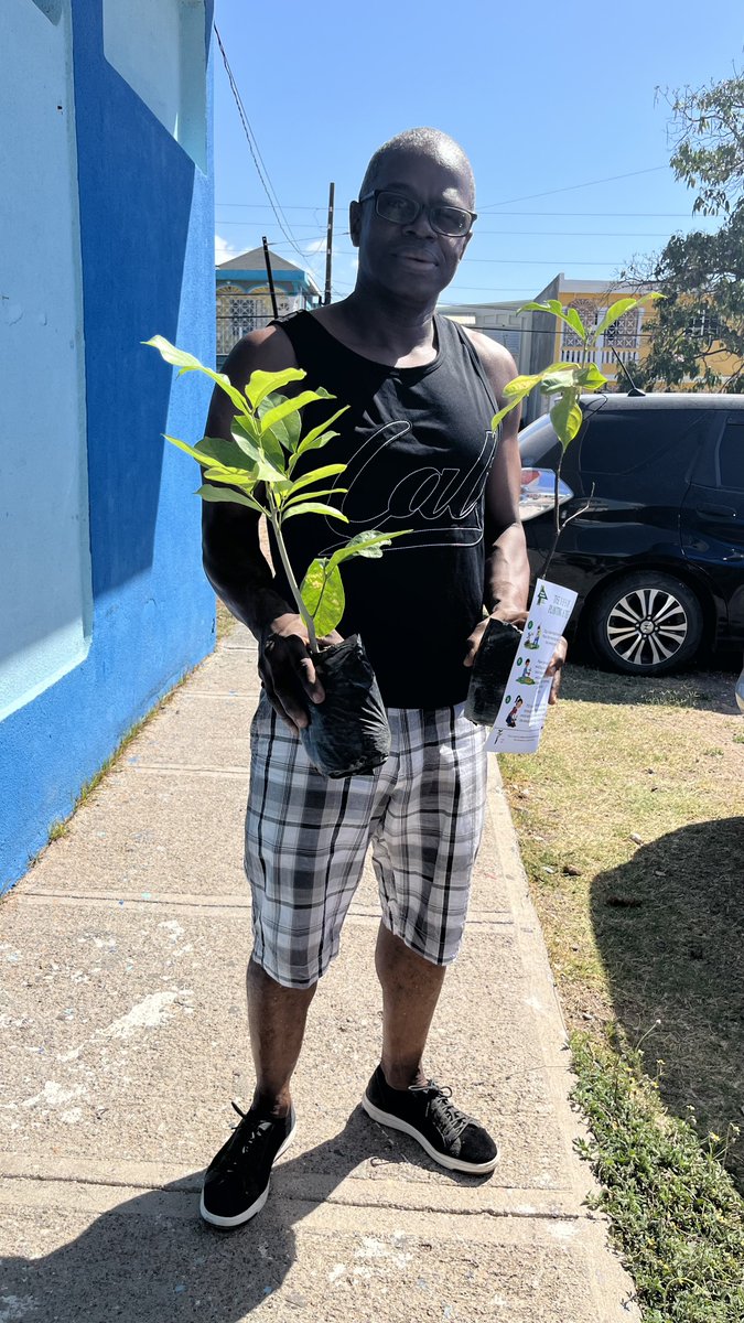 ForestryDeptJa's tweet photo. On Saturday, the @forestrydepartment team stopped by the Manley Meadows community to distribute fruit and ornamental seedlings to its residents who are very eager to add more trees to their community. This distribution was made possible by Carreras Limited Jamaica. #ntpi https://t.co/eBjJWqBrXx