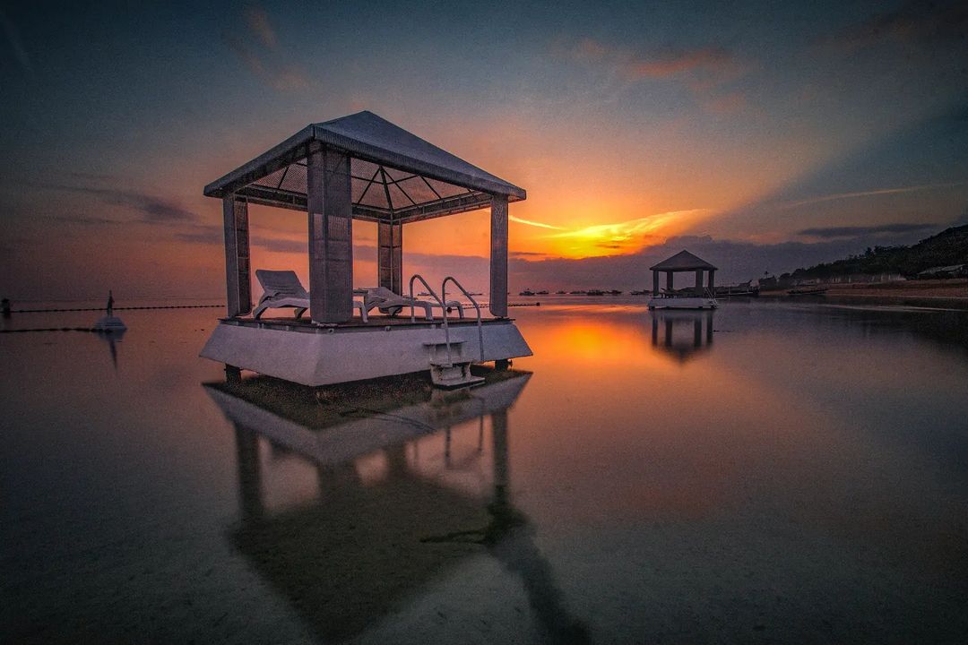 Who in your life brings you the most joy? ❤️

Our greatest glory is not in never failing, but in rising every time we fail! 🌟

#NFT #NFTcommunity #nftphoto

Artist:
 📸gunadhi3👇