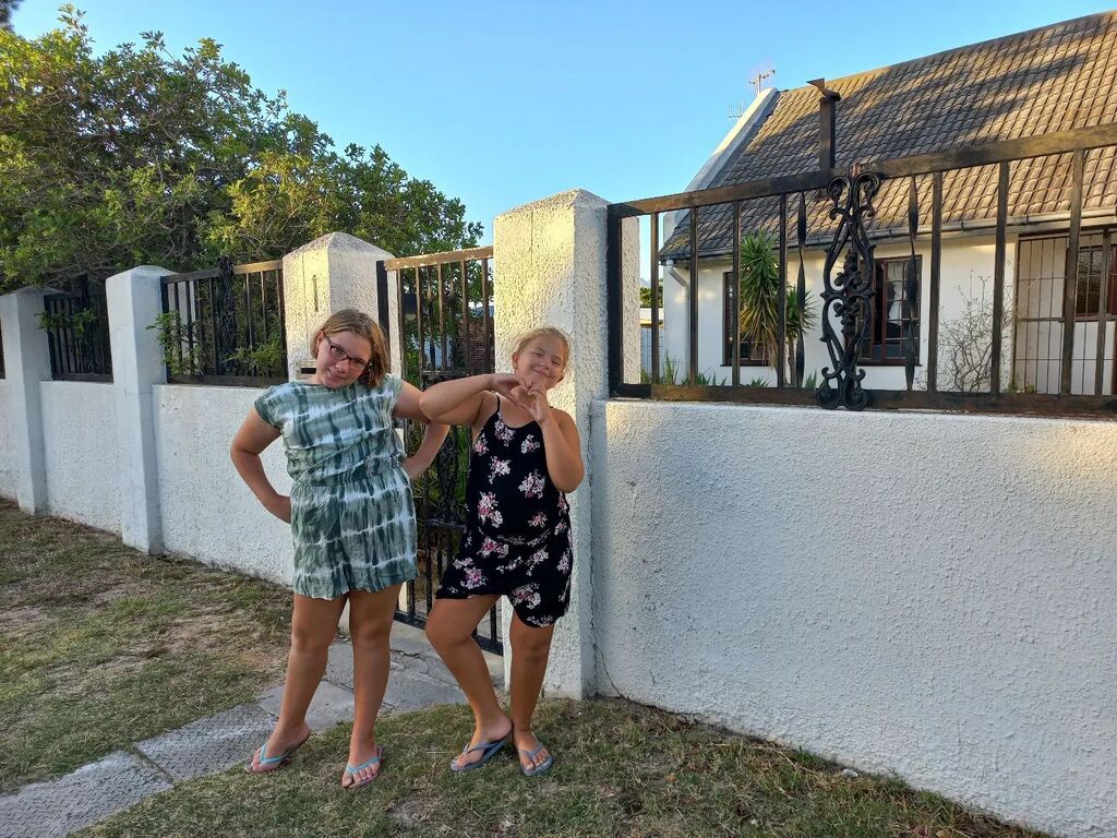 craiglotter's tweet image. Big day tomorrow for the eldest - she has her very first school dance to look forward to! #growingup #daughters #bickleyhouse #gordonsbay #helderberg #southafrica #anexploringsouthafrican instagr.am/p/CpA0bE-qRsI/