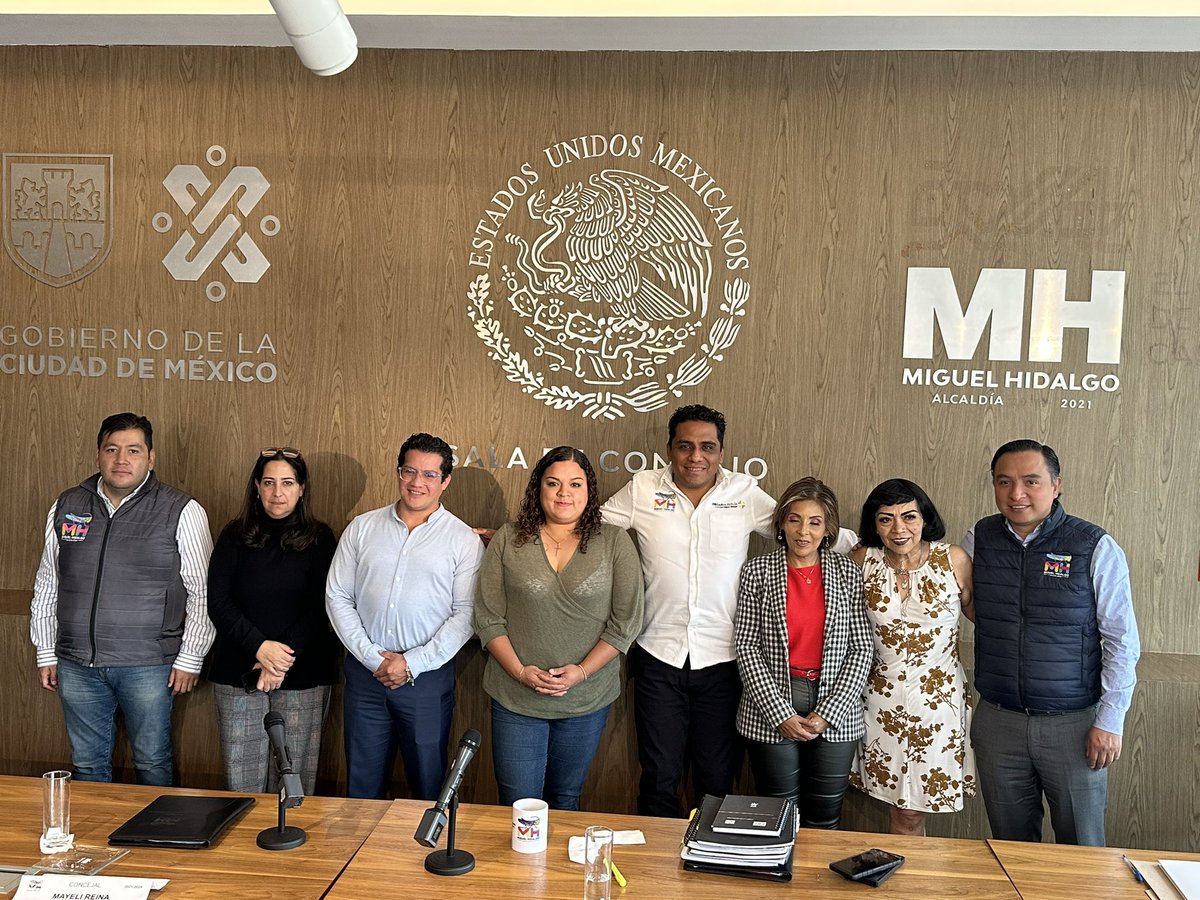 MayeliRuizO's tweet photo. Durante la misma, el Subdirector de Servicios Comunitarios Luis Gerardo Islas Retana, nos presentó el informe de actividades que se realizaron en el 2022 referente a los diferentes programas y servicios con que cuenta la sub dirección a su cargo.

#AvancemosConPasoFirme https://t.co/hgZMMpwy1L