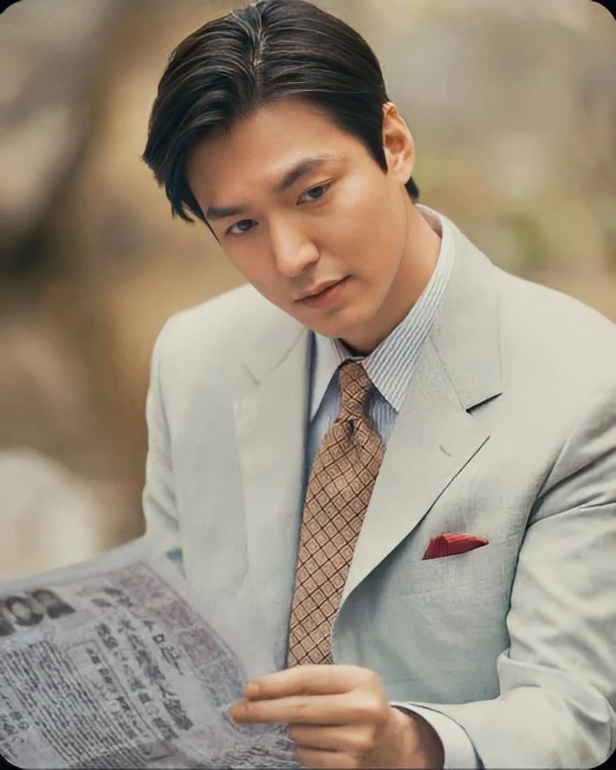 KDramaWorld's tweet photo. Waiting for Sunja🥲

#Pachinko https://t.co/2oaF8oq4vN