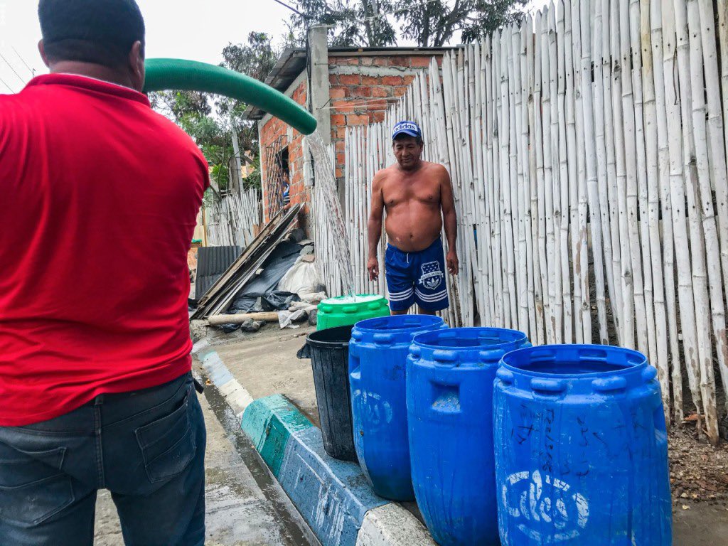 CristopMuentes's tweet photo. ¡Gente❗ Si les dicen que no hay #AguaPotable en #Manta porque los NIVELES DE TURBIDEZ en la CAPTACIÓN son altos y usted decide creerle, con el debido respeto, usted mismo estaría atentando con millones de años de evolución del ser humano.

🧵 https://t.co/9xwHKJwBNd