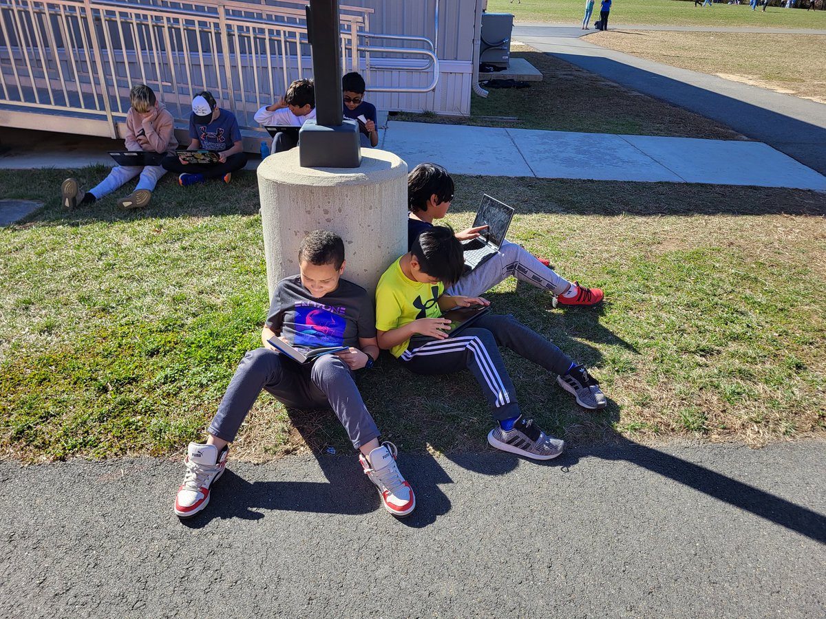 MsWolken's tweet photo. Nice weather means.... class outside! 5W enjoyed some outdoor reading today as we prepped for our new book clubs #GoGPEGators @TeacherFerozGPE https://t.co/pDrzgVOc9T