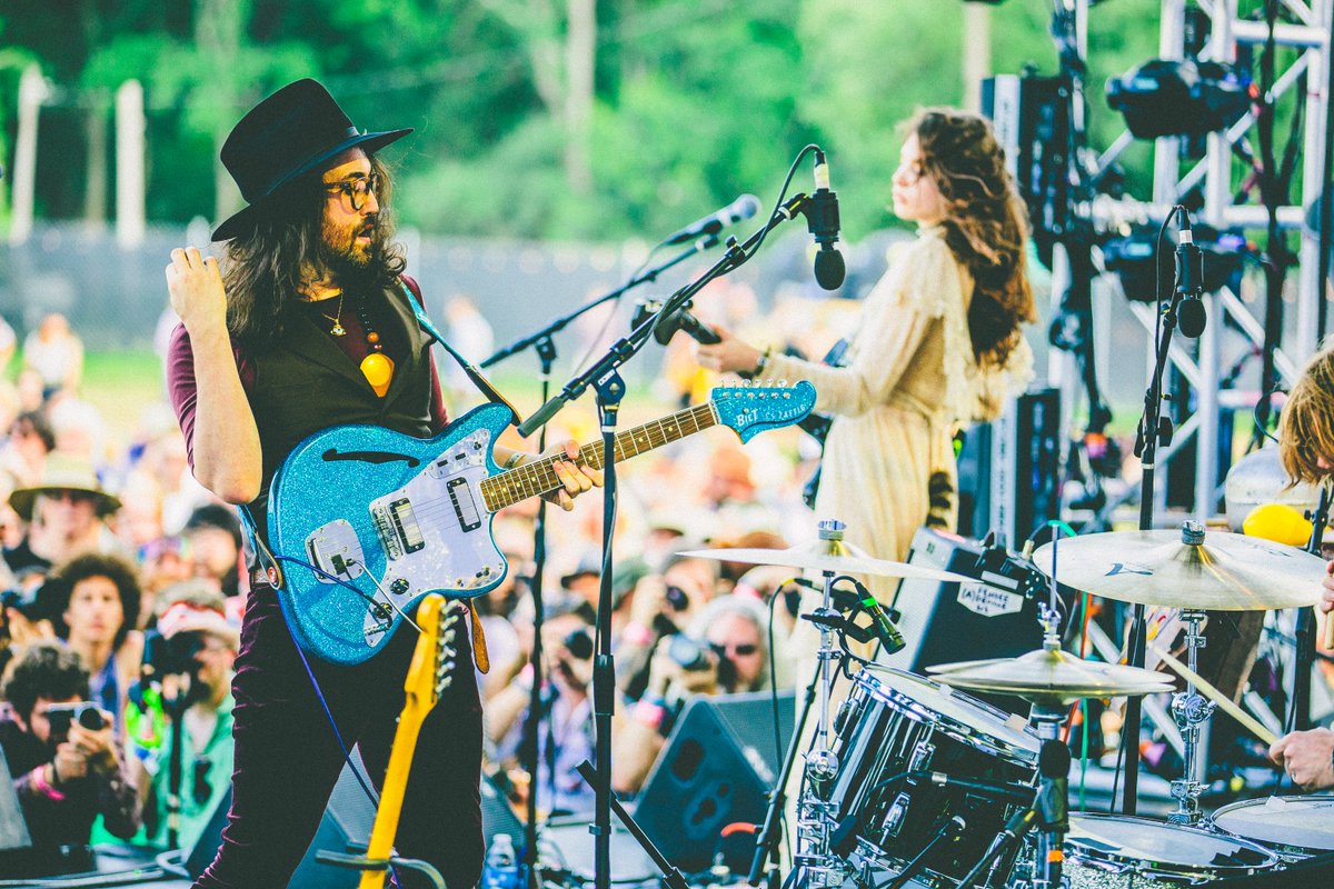 LEVITATION's tweet photo. Here’s to 15 years of Austin Psych Fest!
We have so many great memories from over the years. Today we’re highlighting photos from @BJM_Band, @shanandtheclams, @BombinoOfficial, @wearethegoastt.
Share your 📷 with the tag #APF15. https://t.co/DuZsUWcxT2