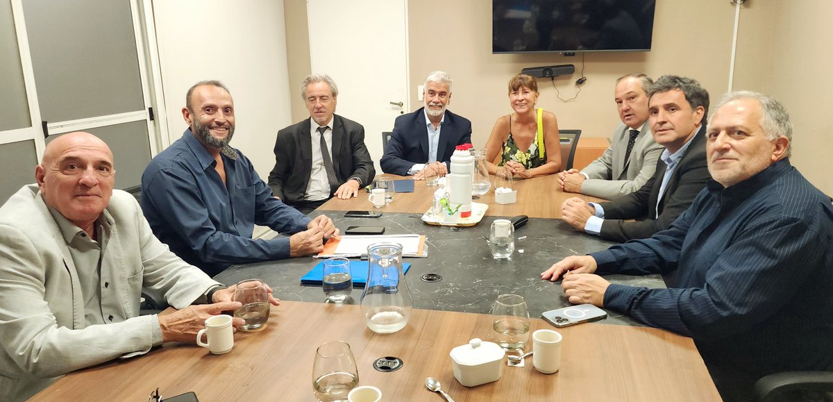 Dirigentes del Partido de la Victoria de Salta y Catamarca, con <a href="/DianaBConti/">Diana Beatriz Conti</a> y <a href="/RobertoFeletti/">Roberto Feletti</a> al frente, trabajamos para fortalecer el PV en el Norte Grande. Vamos a reconstruir el partido en Catamarca y a impulsar capacitación para jóvenes líderes.