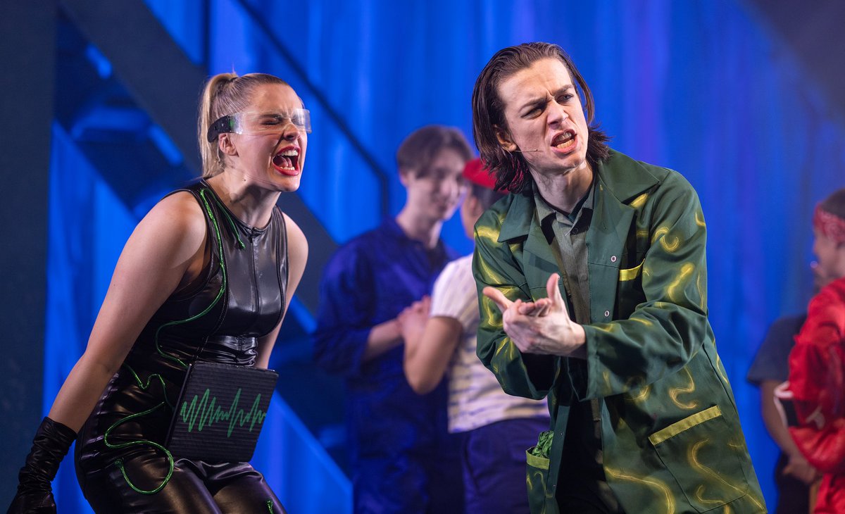 And just like that @SpongeBobLcon is OPEN! 

🎭 <a href="/jamie_fletcher/">Jamie Fletcher</a> 
💃 <a href="/SimonLHardwick/">Simon L Hardwick</a> 
🎶 <a href="/aaronnb/">Aaron</a> 
🎨&amp; 👗 design <a href="/coryannes/">Cory Shipp</a> 
💡 #NeillBrinkworth &amp; <a href="/petebridgman/">pete bridgman</a> 
🔊 <a href="/adamfishersound/">Adam Fisher</a>