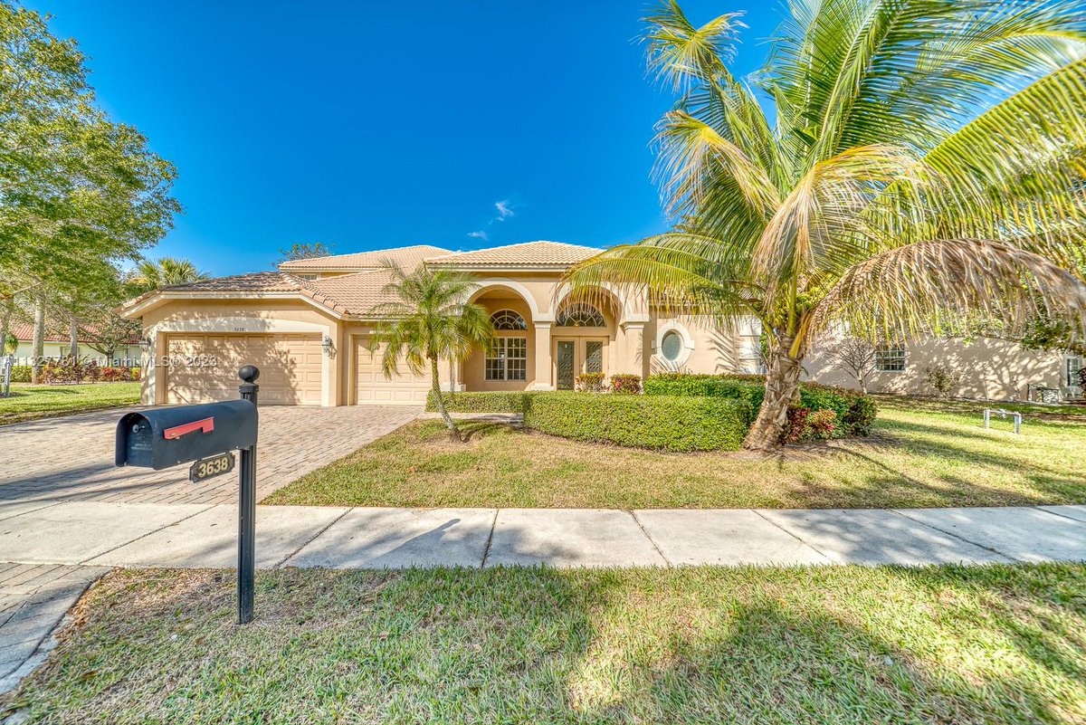 DeSignoriCarina's tweet photo. Finally - open the door to a place you and your family will love to call home. #newhome #homesforsale  https://t.co/IBwBhBdOW0 https://t.co/g107h0Ghqq