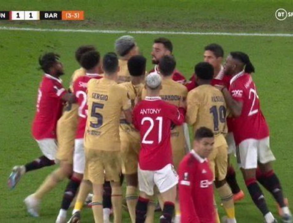 Footballtweet's tweet photo. Casemiro didn't trust himself to get involved. 😭🤣 https://t.co/KXafTow4tr