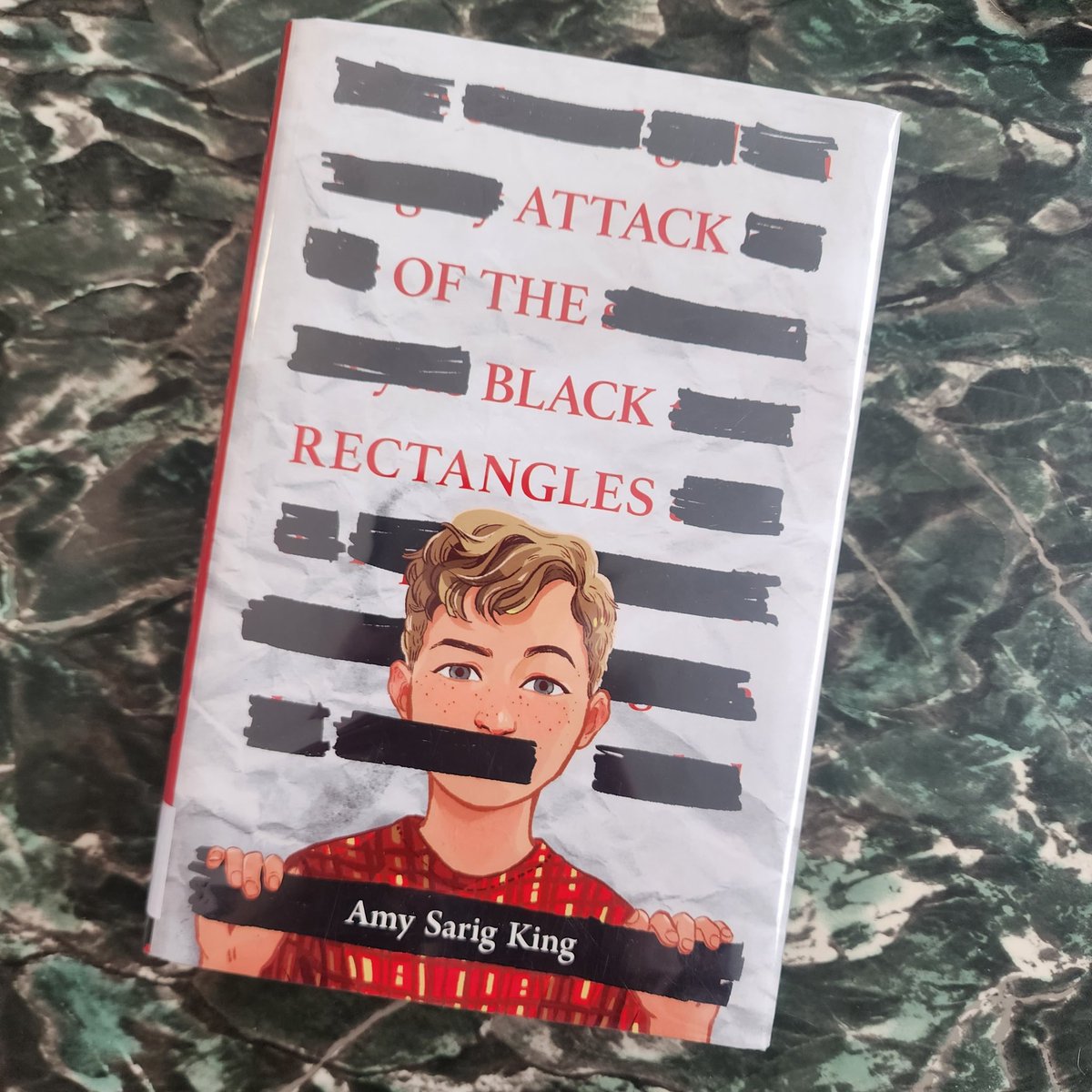ALibraryQueen's tweet photo. Having a total book hangover from #AttackoftheBlackRectangles by @AS_King. It has everything for my readers ... truth, relationships, kindness, strength, and GRACE! More of Mac? Thank you! https://t.co/wb4lR0g0lN