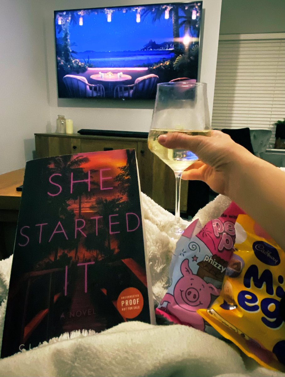 KristinaKellyM's tweet image. Pretending I’m in the Caribbean while I escape with @SianMGilbert to Deadman’s Bay 👀👀👀🫣🫣🫣 I hope no one would kill me on the hen do because I would bring snacks… #shestartedit