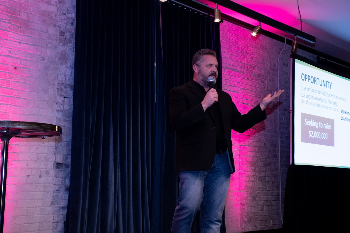 PIPELINEorg's tweet image. The energy is high as our Innovators begin their pitches! Their long, hard work is paying off with each new face on the stage. 
#PipelineEntrepreneurs #InnovatorsShowcase