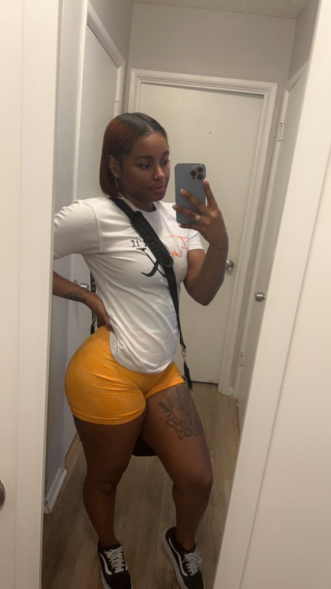 ThickbaeShayy's tweet photo. Gym time https://t.co/UOeSV19q0t