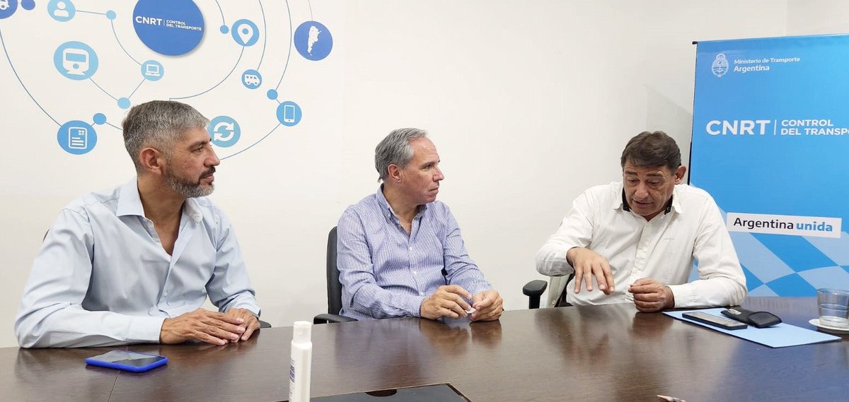 InfoCNRT's tweet photo. Recibimos en nuestras oficinas a @LandraTopo, con quien dialogamos sobre la conectividad ferroviaria y la implementación del sistema SUBE en Entre Ríos.

#ControlDelTransporte https://t.co/Gwj4dYfxzz