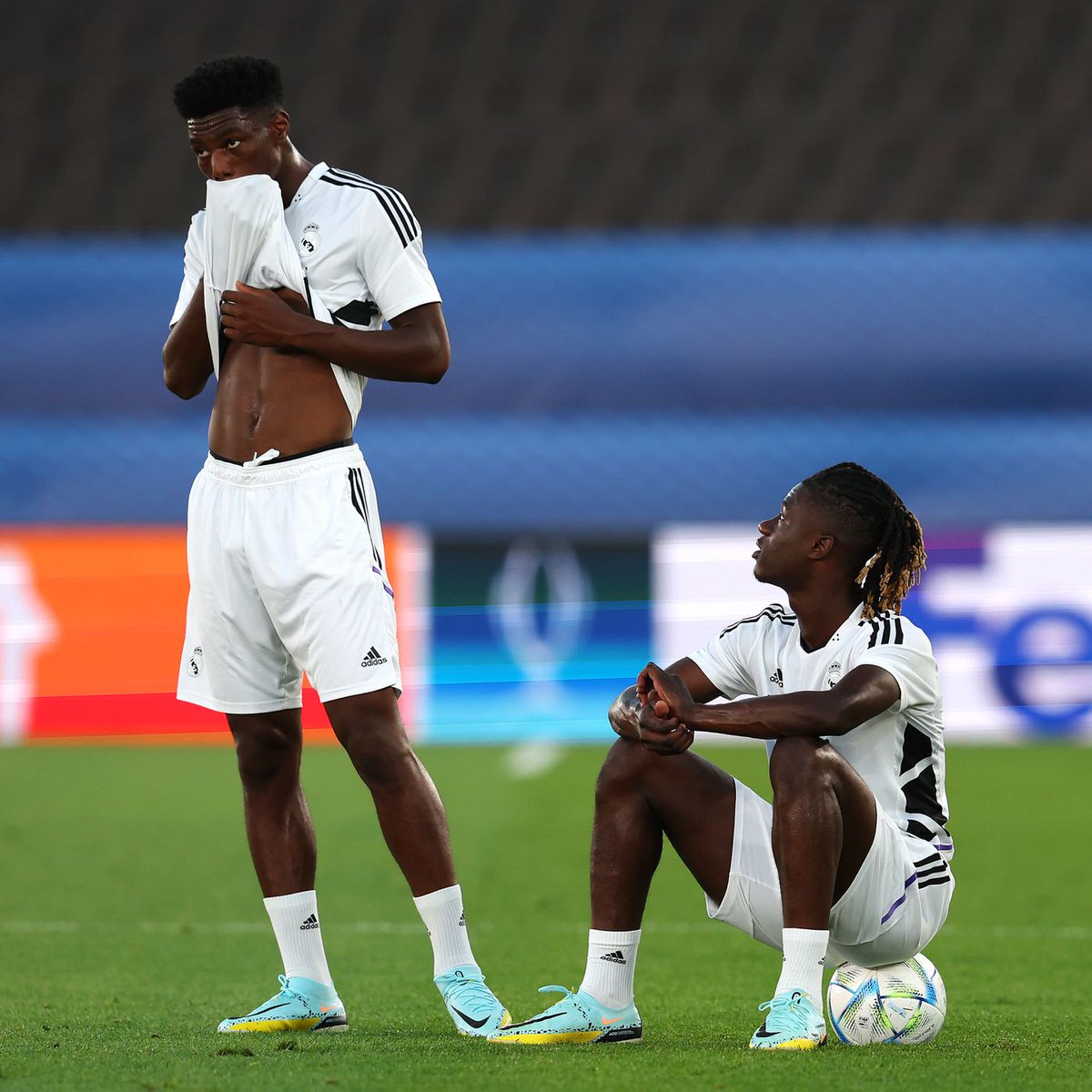 theMadridZone's tweet photo. 🚨 Carlo Ancelotti wants too see how Aurélien Tchouaméni and Eduardo Camavinga perform together in midfield. @diarioas #rmalive https://t.co/HNDYUdh5sb