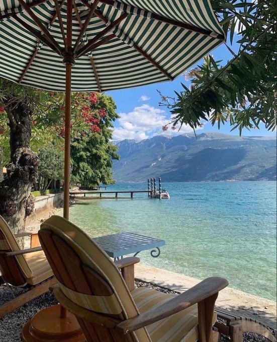 MoomLena's tweet photo. Lake Como, Italy 🇮🇹 https://t.co/N3p1an2zqN