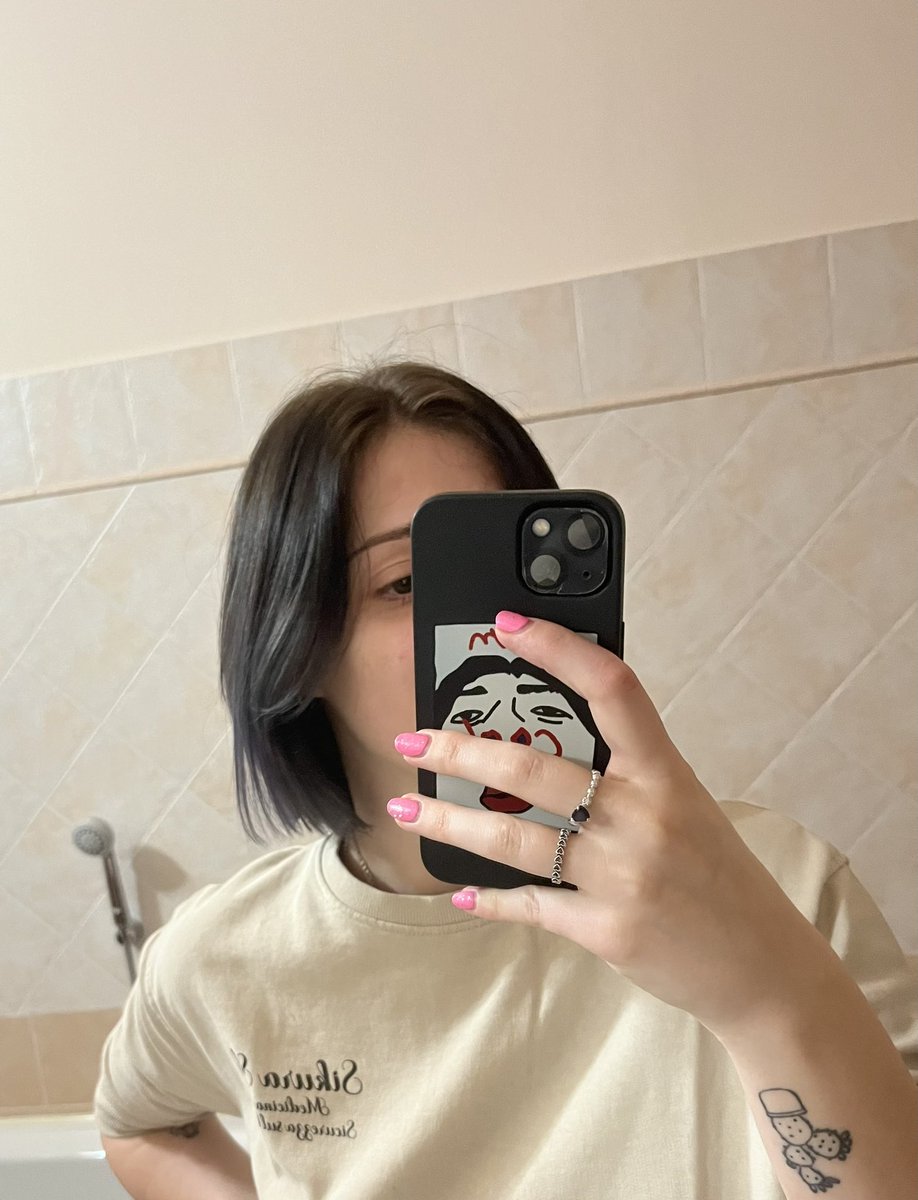 FrancescaMane's tweet photo. Ho tagliato o capelli da sola ? Si
Li ho tagliati di merda ? Si
Mi sento meglio ? Molto
(Allego prove) https://t.co/Y7qgvQos8y