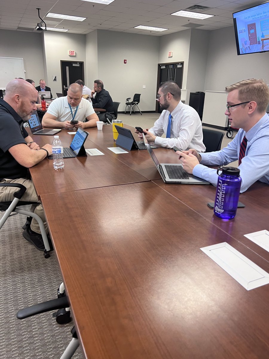 carrierobledo's tweet image. Kicking off the Southwest tech directors meeting today with a @canva digital #breakout! #ComputationalThinking 💡 ✅
