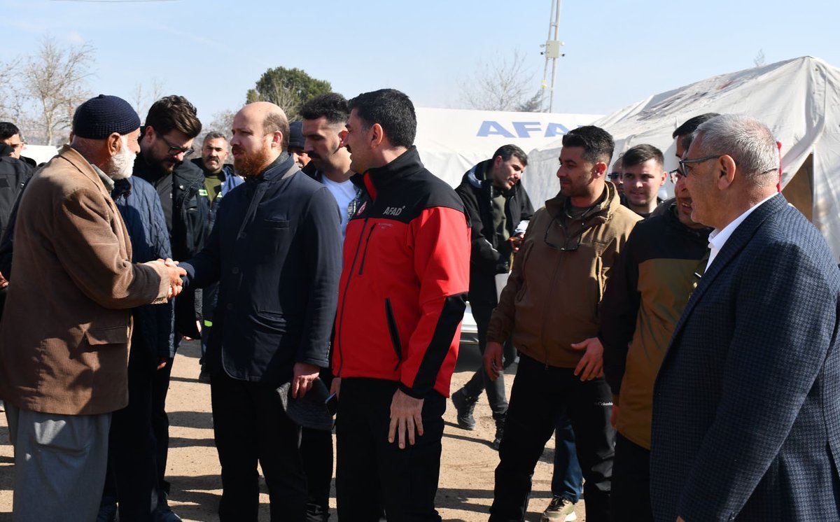 Bilal Erdoğan'ın resmi görevi nedir ki, Kırıkkale Valisi işi gücü bırakmış kendisine eşlik edip bilgilendirme yapıyor?