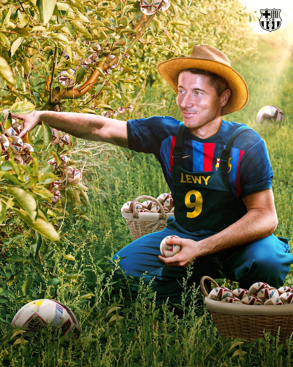 Gregory_Mizo's tweet photo. @FCBarcelona Meanwhile, Lewi is Still working on the field https://t.co/0zJB1PyBdJ