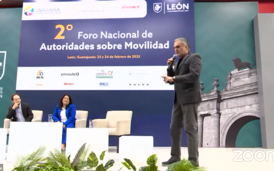 autoridades_mov's tweet photo. 2° #ForoAMAM "queremos llegar a CERO muertes", enfatiza Daniel Villaseñor de @PagobusL, en su participación acerca del transporte público en #León 
Escúchalo:  https://t.co/h458RetzNK https://t.co/tLQnX5XYeB